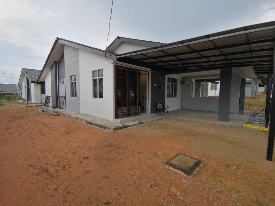 Modern , Spacious Gambang Ump 18 Guest House 외부 사진
